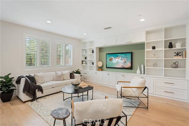 Tustin, CA 92782,287 Barnes Road