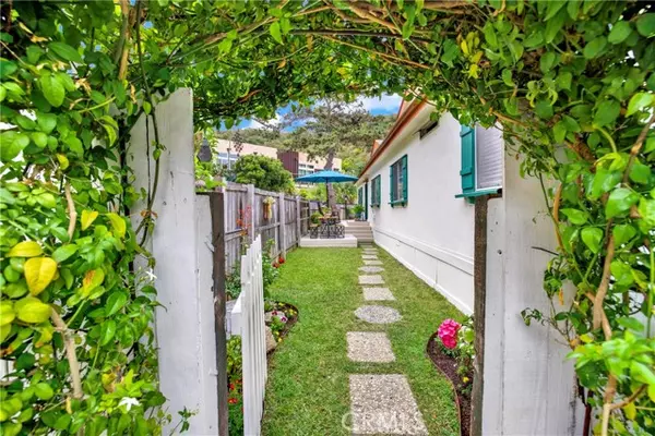 Laguna Beach, CA 92651,30802 Coast #M11