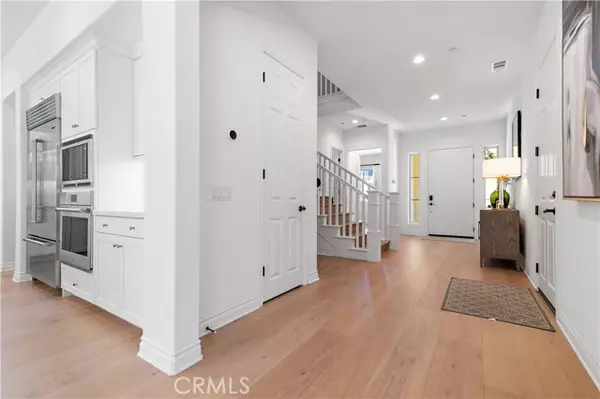 Irvine, CA 92602,66 Poncho