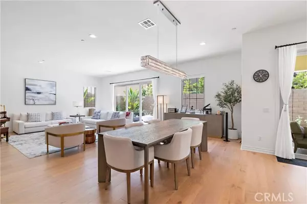 Irvine, CA 92602,66 Poncho