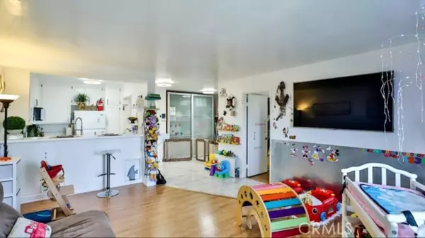 San Diego, CA 92119,6924 Hyde Park Drive #106