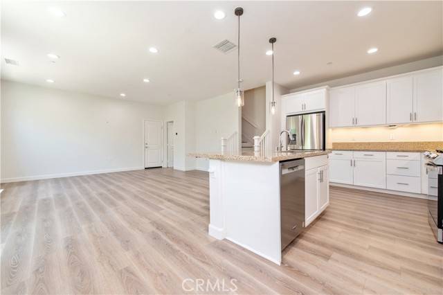Lake Forest (el Toro), CA 92610,906 El Paseo