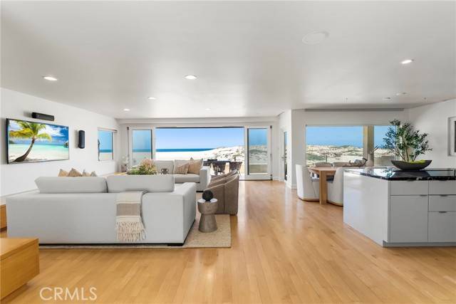 Newport Beach, CA 92661,1554 E Oceanfront