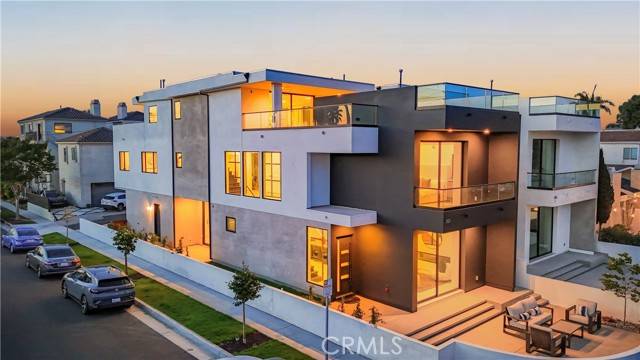 201 Indianapolis Avenue, Huntington Beach, CA 92648
