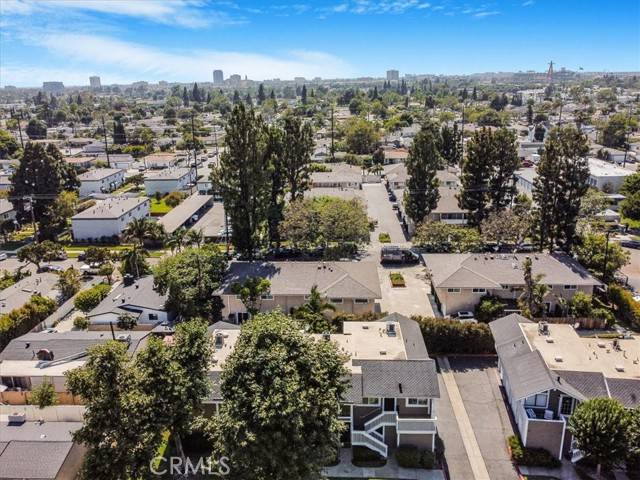 Orange, CA 92868,700 W Walnut Avenue #17