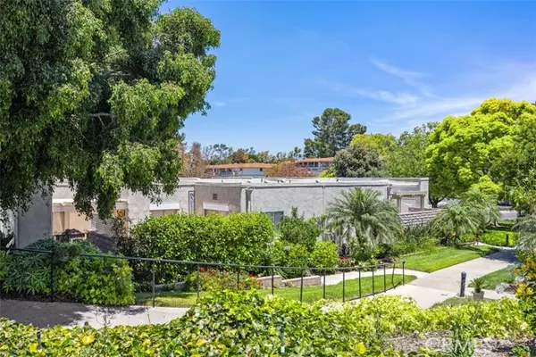Laguna Woods, CA 92637,2272 Via Mariposa E #D