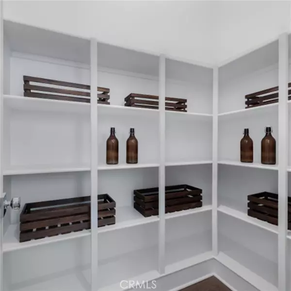 Valencia (santa Clarita), CA 91354,29432 Via Diamante