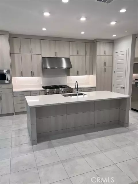 Lake Forest (el Toro), CA 92630,200 Orange Grove