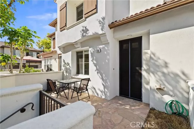 Irvine, CA 92602,18 Moonstone