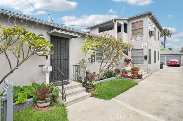 494 Almond Avenue, Long Beach, CA 90802