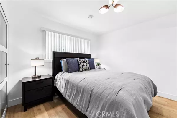 Huntington Beach, CA 92649,5702 Edinger