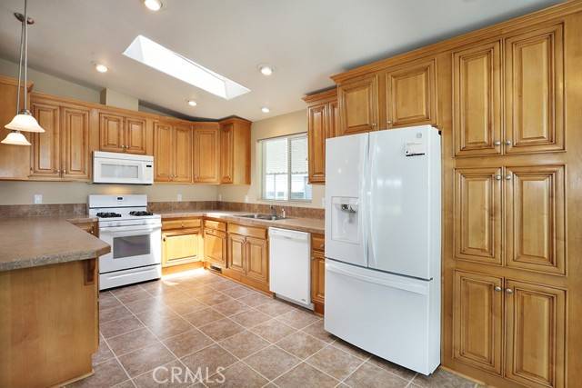 Tustin, CA 92780,33 Estrella