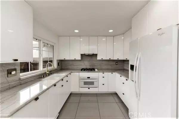 Irvine, CA 92612,53 Oxford #14