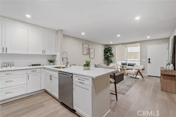 Carlsbad, CA 92008,664 Tamarack Avenue #6