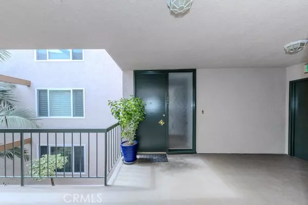 Long Beach, CA 90803,210 Grand Avenue #201