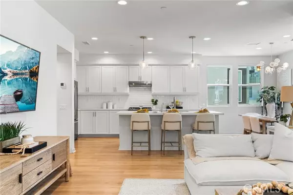 Irvine, CA 92618,110 Fable