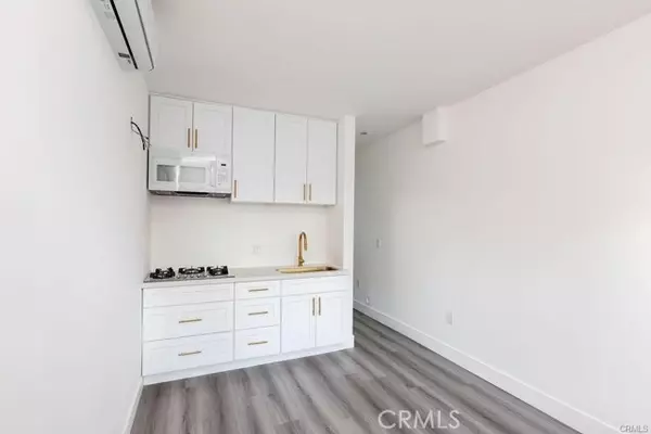 Los Angeles, CA 90039,4167 Willimet Ave.