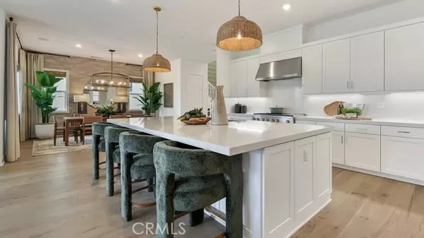 Valencia (santa Clarita), CA 91354,24343 Calle La Roca