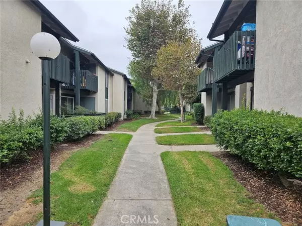 23240 Orange Avenue #2, Lake Forest (el Toro), CA 92630