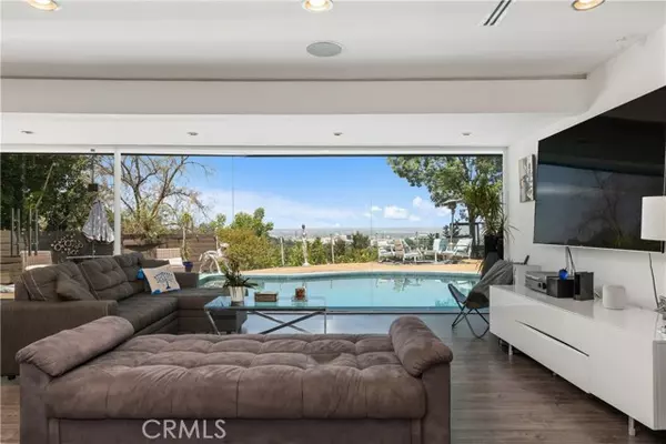 Los Angeles, CA 90068,7241 Woodrow Wilson Drive