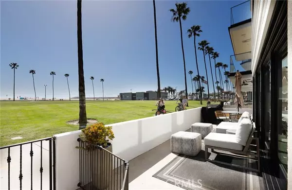 Newport Beach, CA 92661,916 E Oceanfront