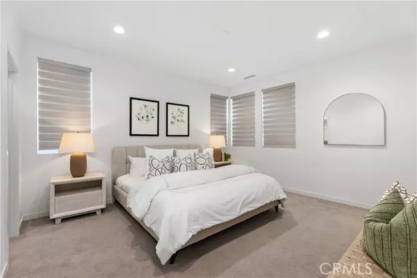 Irvine, CA 92618,102 Fable