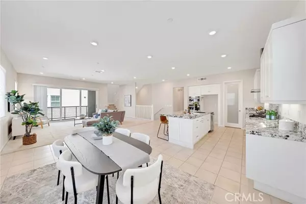 Irvine, CA 92618,104 Sculpture