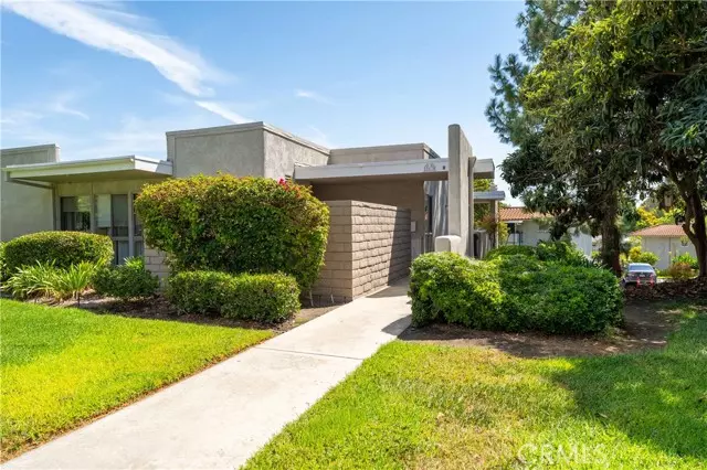 Laguna Woods, CA 92637,2267 Via Puerta #D