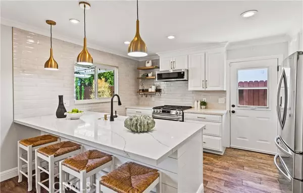 3295 Iowa Street, Costa Mesa, CA 92626