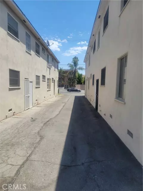 Valley Village, CA 91607,5309 Whitsett Avenue