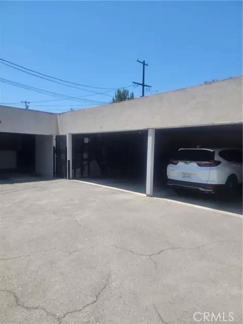 Valley Village, CA 91607,5309 Whitsett Avenue