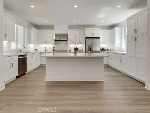 Irvine, CA 92618,230 Sora