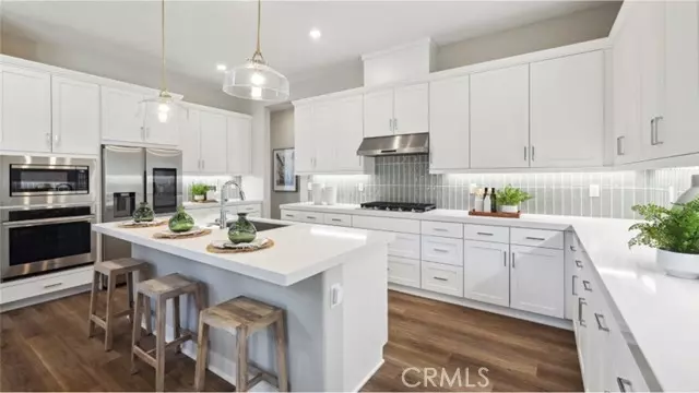 Valencia (santa Clarita), CA 91354,24501 Villa La Sombrilla