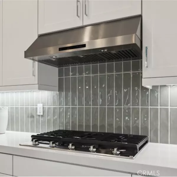 Valencia (santa Clarita), CA 91354,24501 Villa La Sombrilla