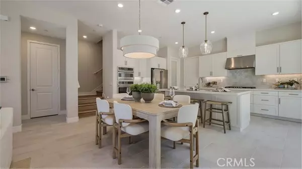 Valencia (santa Clarita), CA 91381,27448 Shining Willow Lane