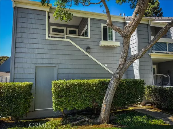 7351 Coho Drive #207, Huntington Beach, CA 92648