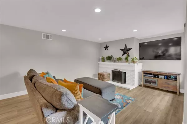 Lake Forest (el Toro), CA 92630,21472 Firwood