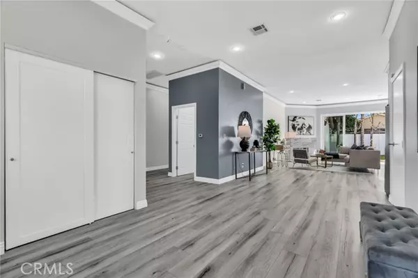 Encino (los Angeles), CA 91316,17908 Califa Street