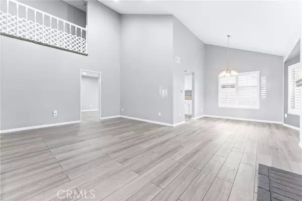 83 Weepingwood #35, Irvine, CA 92614