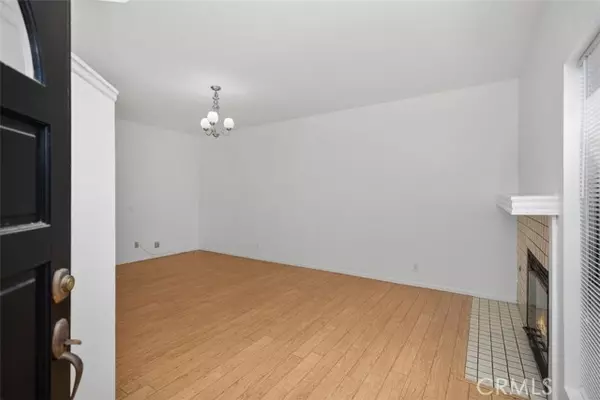 Irvine, CA 92614,352 Fallingstar