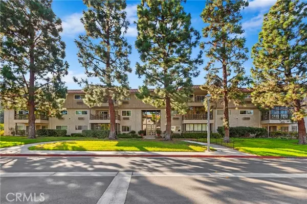 Laguna Woods, CA 92637,2402 Via Mariposa #3B