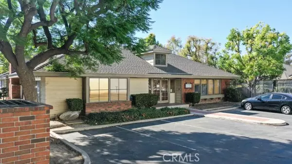 1810 E 17th Street, Santa Ana, CA 92705