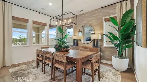 Valencia (santa Clarita), CA 91354,24332 Calle La Roca