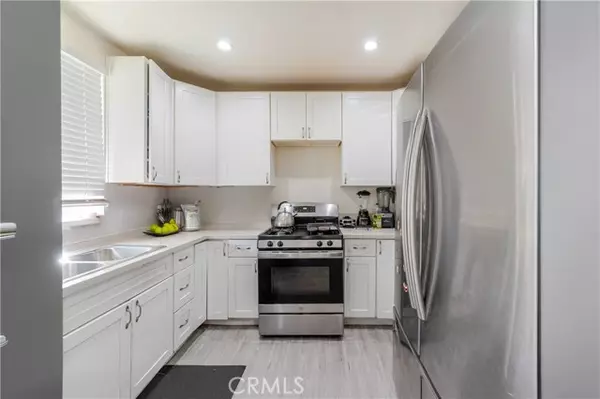 Los Angeles, CA 90003,421 E 65th