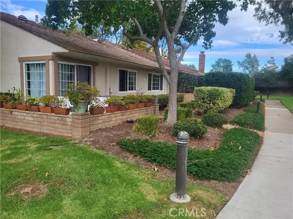 Irvine, CA 92612,2 Hawthorn