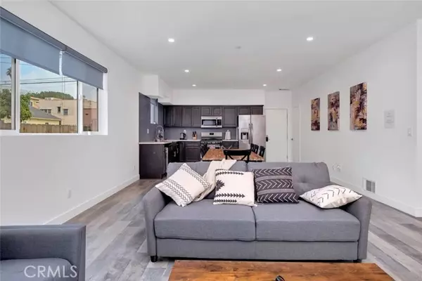 Los Angeles, CA 90027,1342 N Kenmore