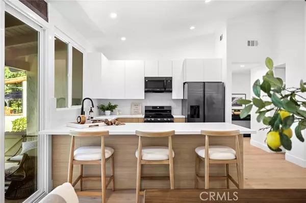 Newport Beach, CA 92660,558 Vista Flora