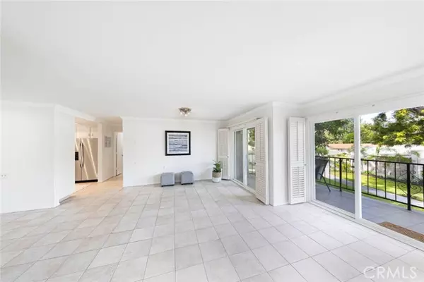 Laguna Woods, CA 92637,2370 Via Mariposa #1B