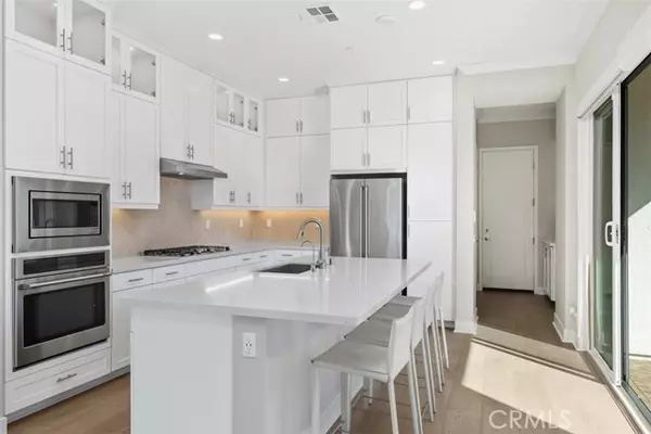 Irvine, CA 92618,157 Novel