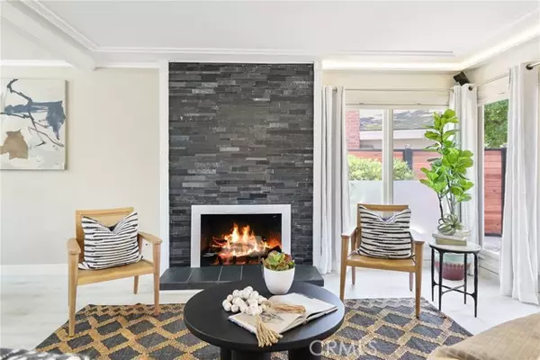 Costa Mesa, CA 92626,2798 Redwing